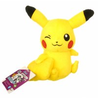 Pikachu Pl&uuml;schfigur 15 cm (sitzend, zwinkernd) Pokemon Kuscheltier