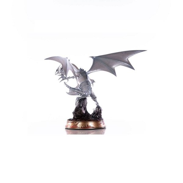 Yu-Gi-Oh! Figur/Statue - Blau&auml;ugiger w. Drache ca. 35 cm - White Edition